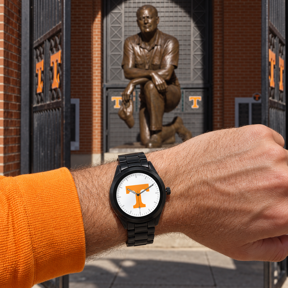 A century and still kneeling - Tennessee Volunteers watch
