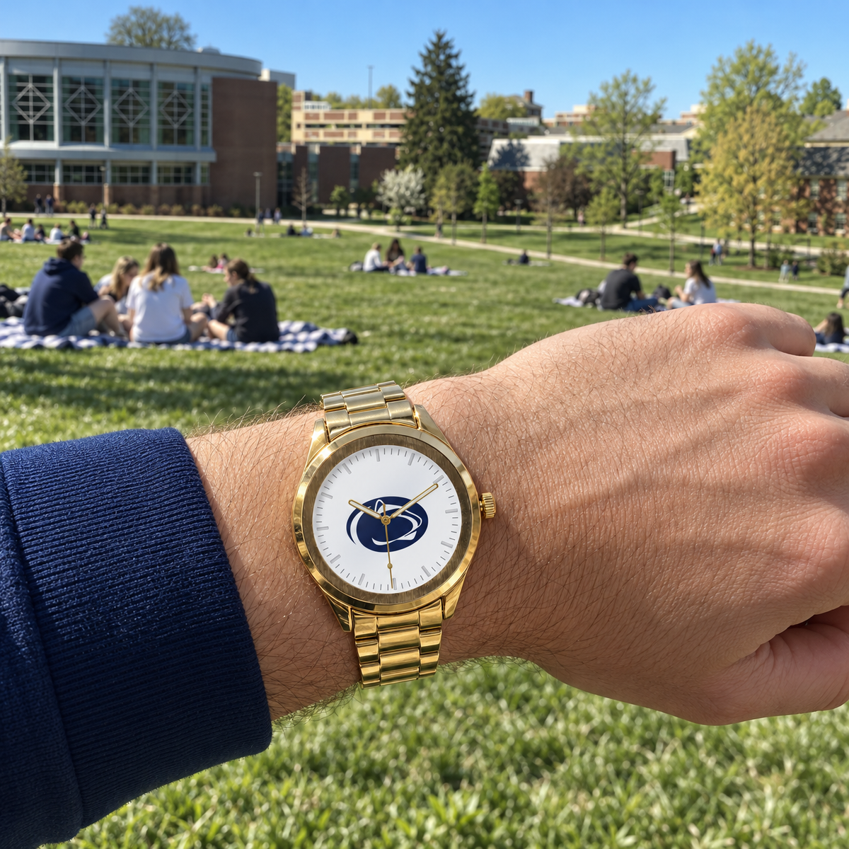 A blanket convention on the lawn - Penn State Nittany Lions watch